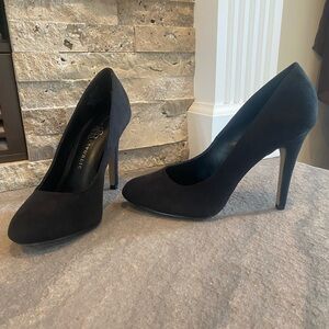 Rock & Republic black suede almond toe 4.5 heel